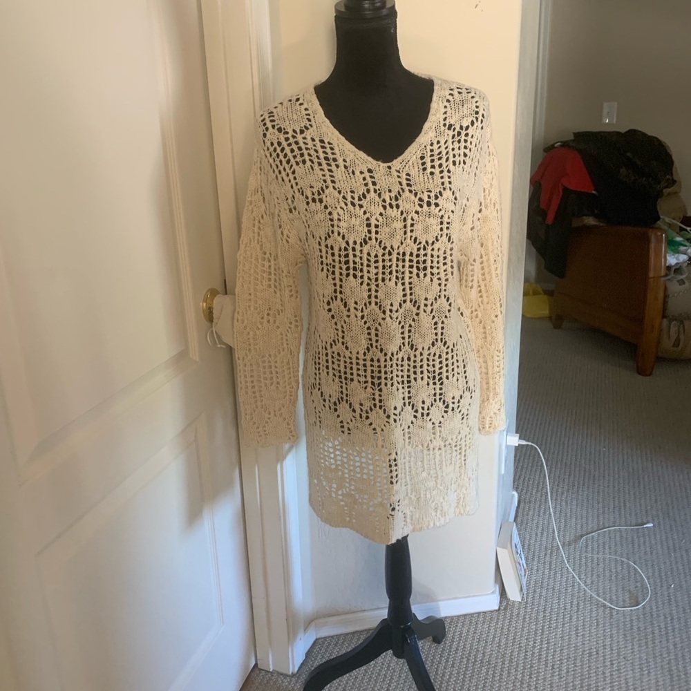 Elegant Cream V-Neck Sweater Size Small